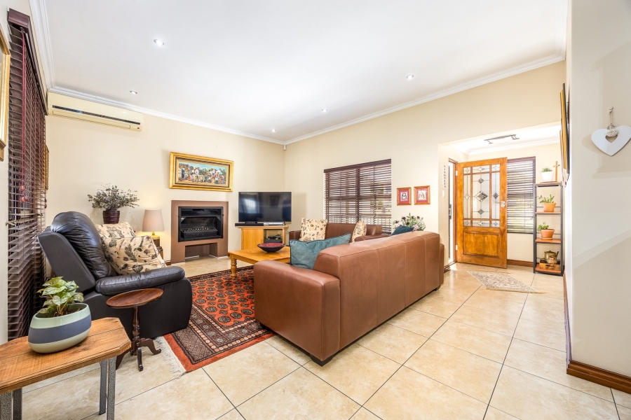 3 Bedroom Property for Sale in Zevenzicht Western Cape